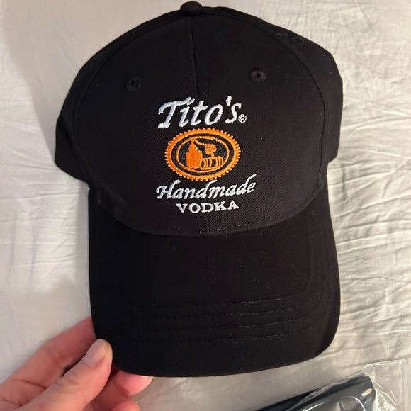 Tito’s Black Baseball Hat With Black Sunglasses One Size New Unisex - Picture 3 of 9